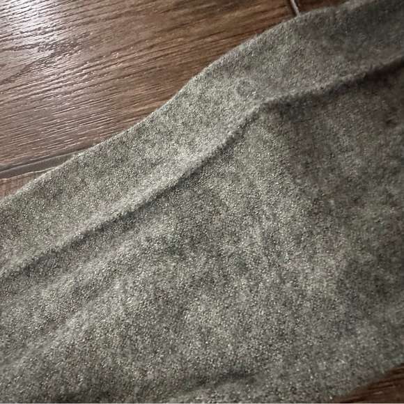 Nicci Scull Sweater - Picture 7 of 14